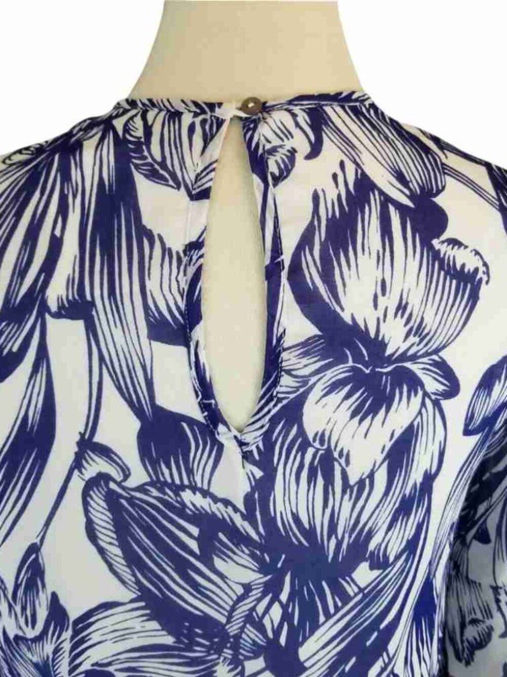 Karlie NWT Blue White Floral Faux Wrap Blouse Bell Sleeve Keyhole Top Small - Picture 4 of 5